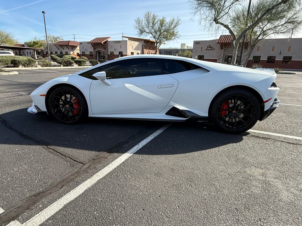 Used 2021 Lamborghini Huracan EVO image 24