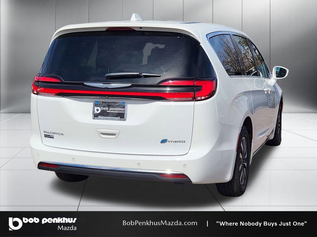 Used 2022 Chrysler Pacifica Touring-L w/ Uconnect Theater Family Group image 25
