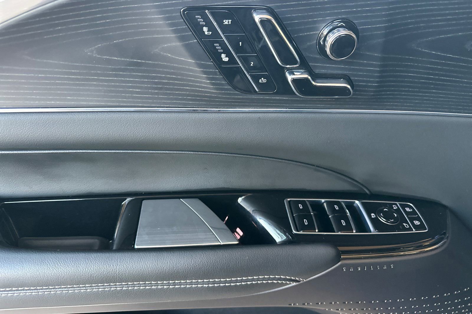 Used 2024 Cadillac Lyriq Luxury image 11