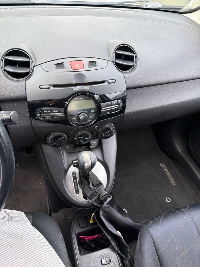 Used 2013 MAZDA MAZDA2 Sport FWD image 7