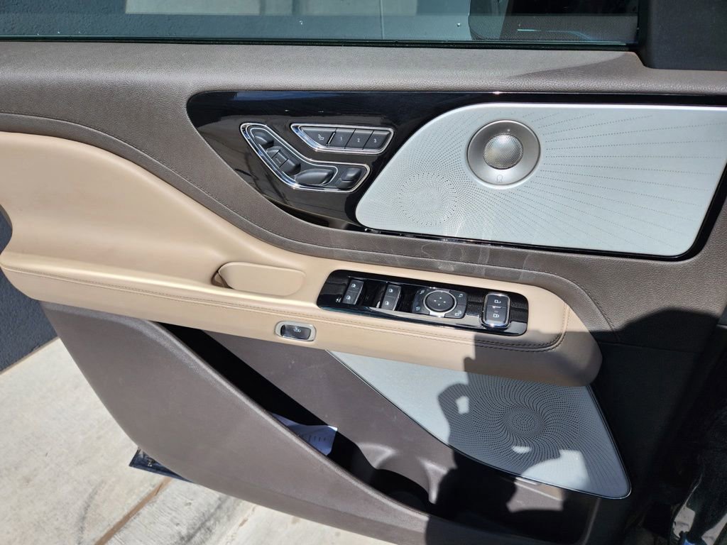 Used 2022 Lincoln Aviator Reserve w/ Equipment Group 201A image 8