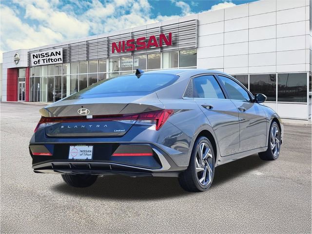 Used 2025 Hyundai Elantra Limited FWD image 4