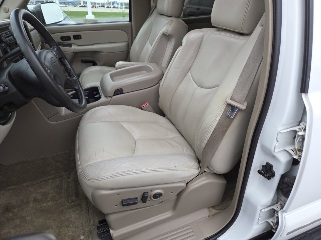 Used 2003 Chevrolet Suburban 2500 LT w/ LT Preferred Equipment Group AWD/4WD image 16