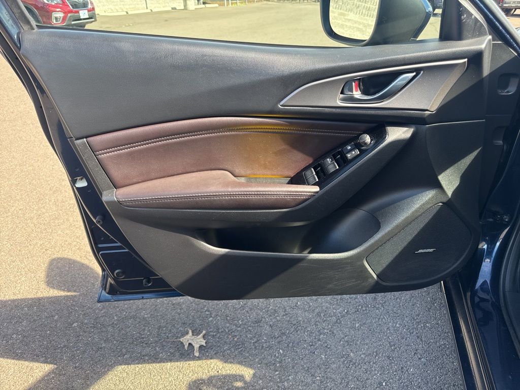 Used 2018 MAZDA MAZDA3 Grand Touring w/ Premium Equipment Package image 19