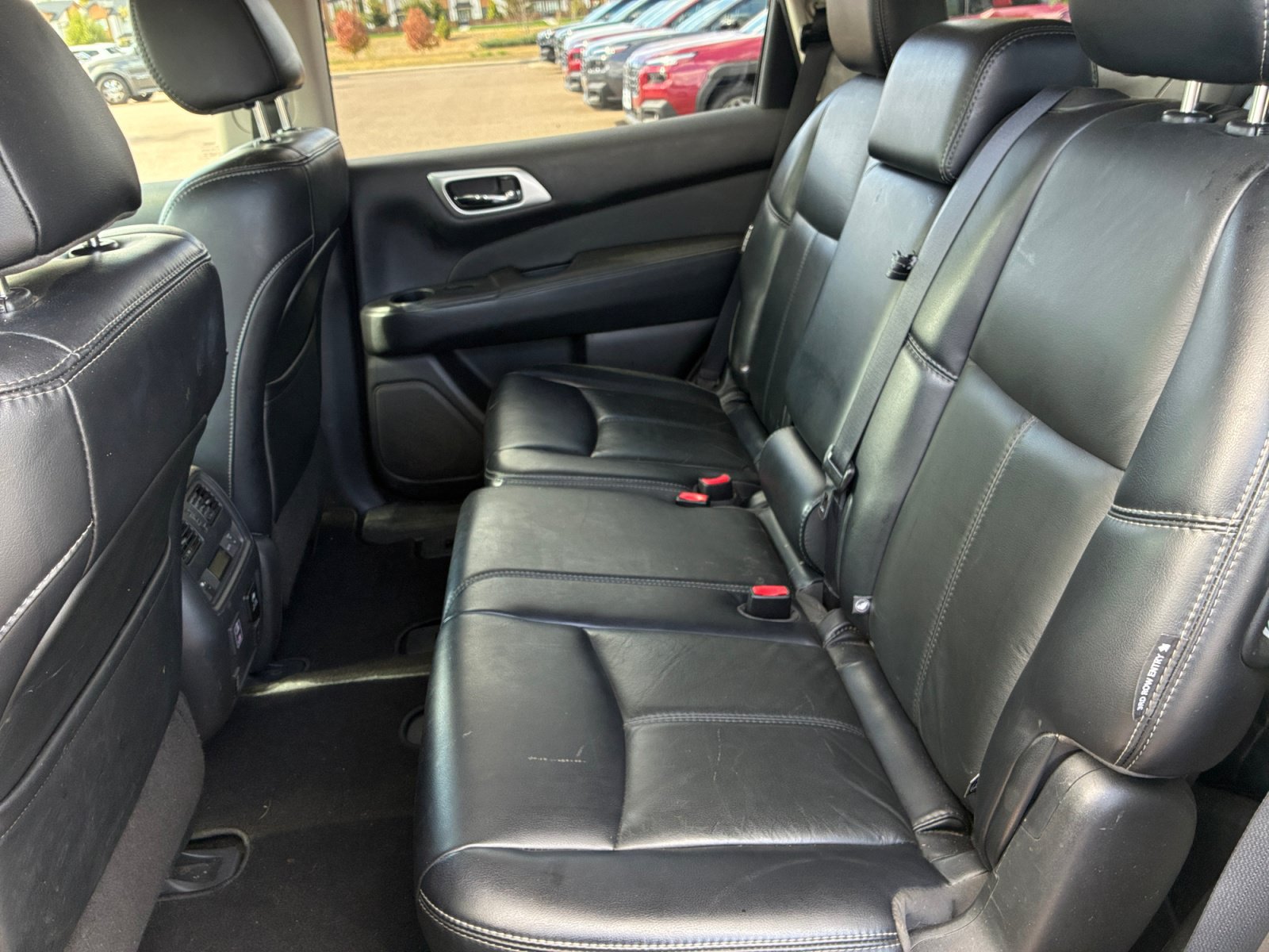 Used 2018 Nissan Pathfinder SL AWD/4WD image 27