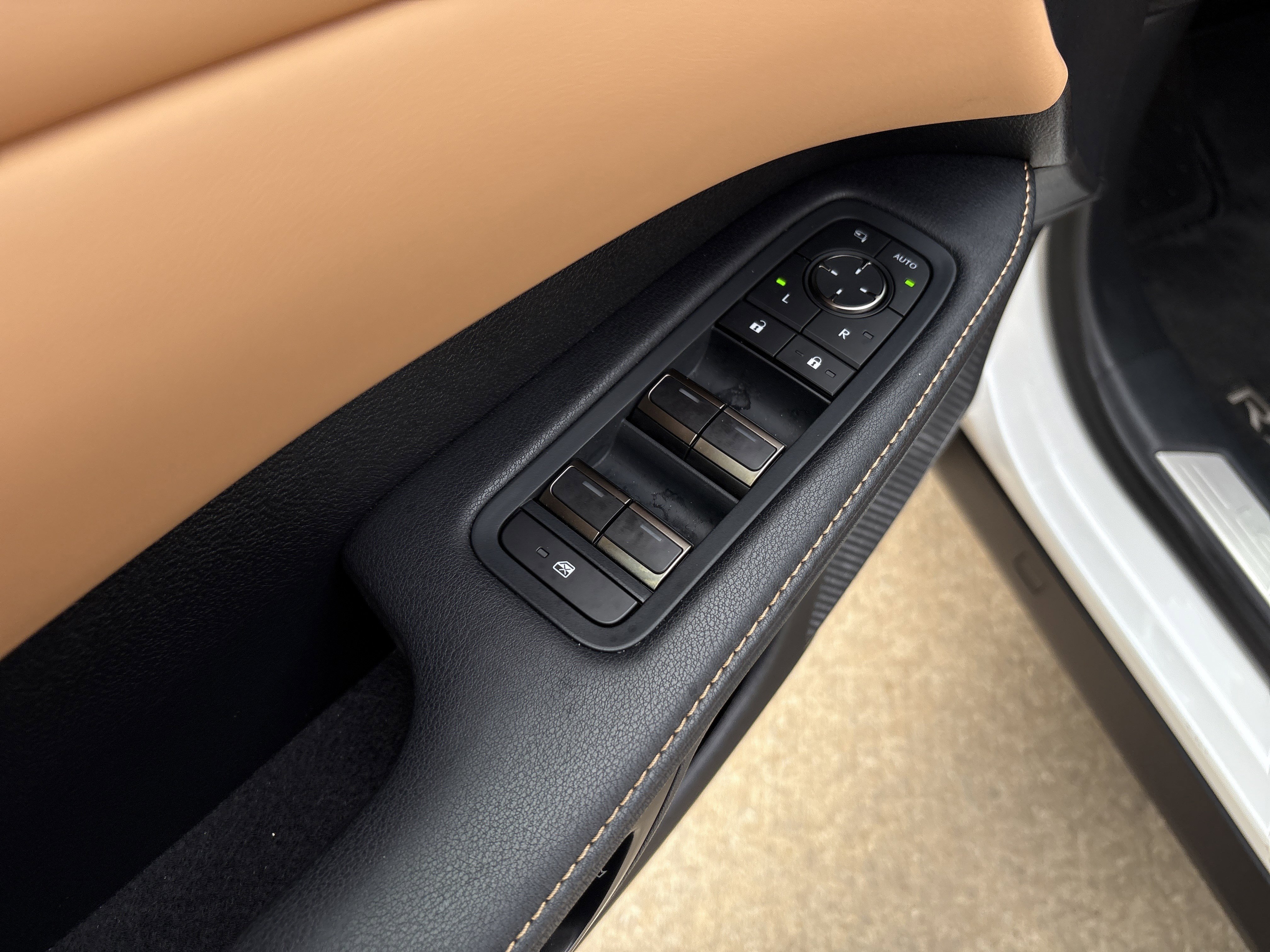 Used 2024 Lexus RX 350h w/ Accessory Package (Z1) image 15