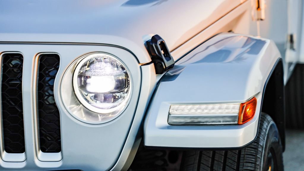 Used 2023 Jeep Wrangler Unlimited Sahara image 5