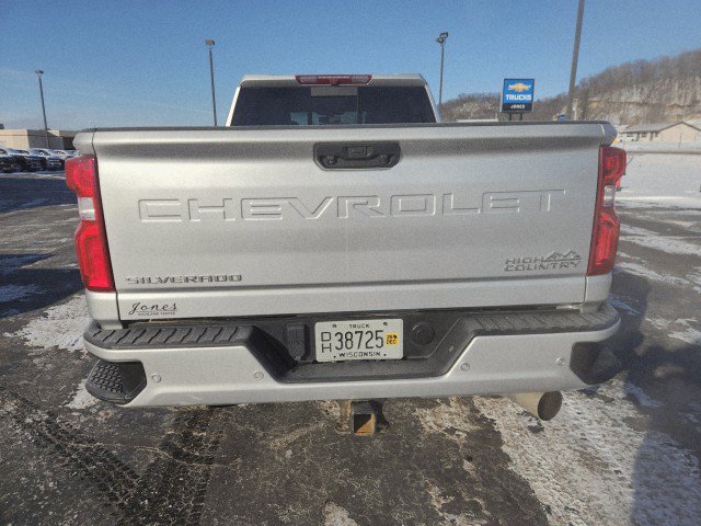Used 2023 Chevrolet Silverado 3500 High Country w/ Z71 Off-Road Package image 4