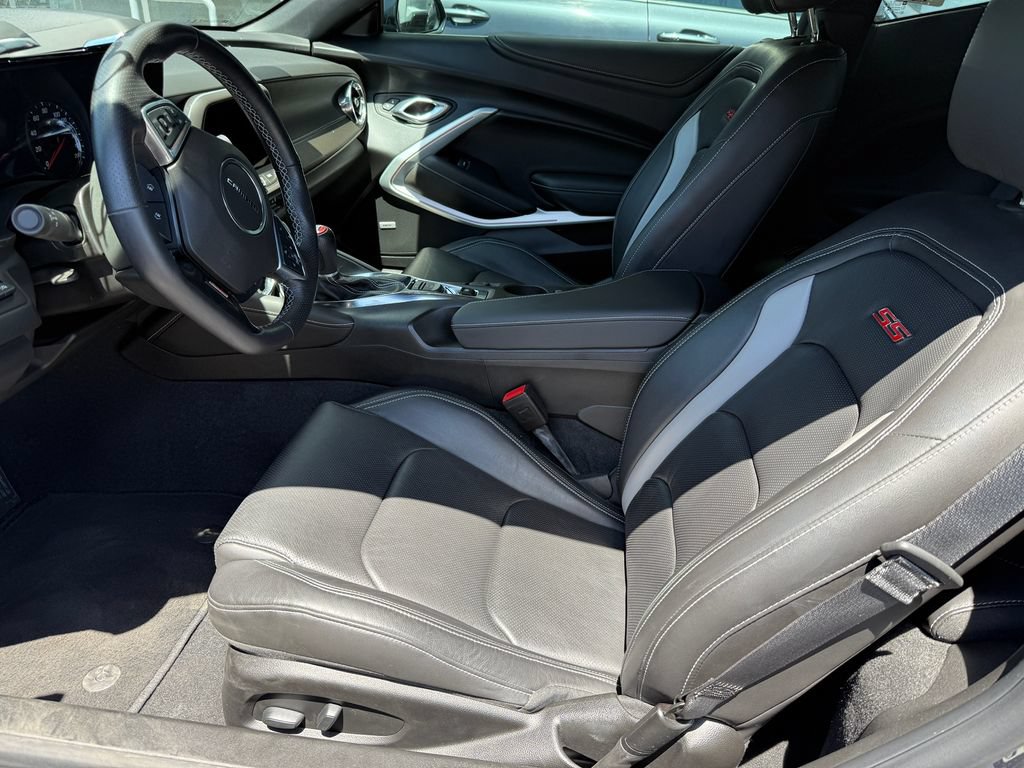 Used 2022 Chevrolet Camaro SS RWD image 3