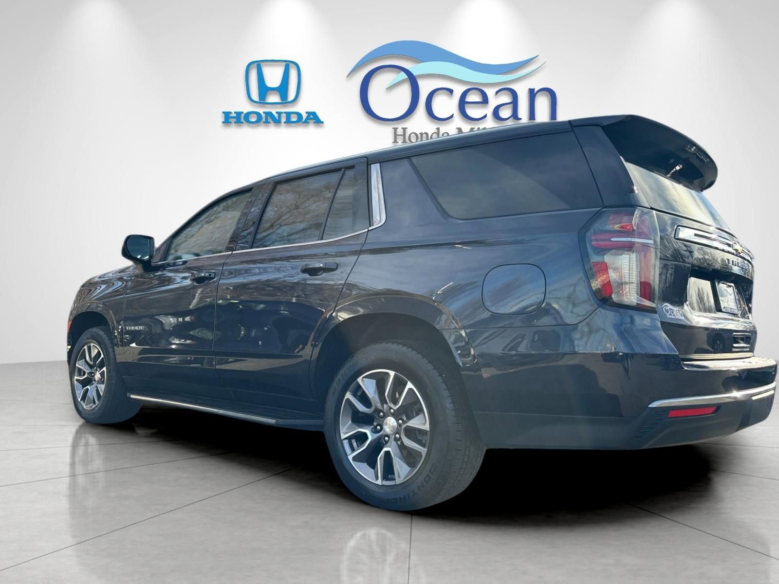 Used 2023 Chevrolet Tahoe LT w/ Luxury Package image 3