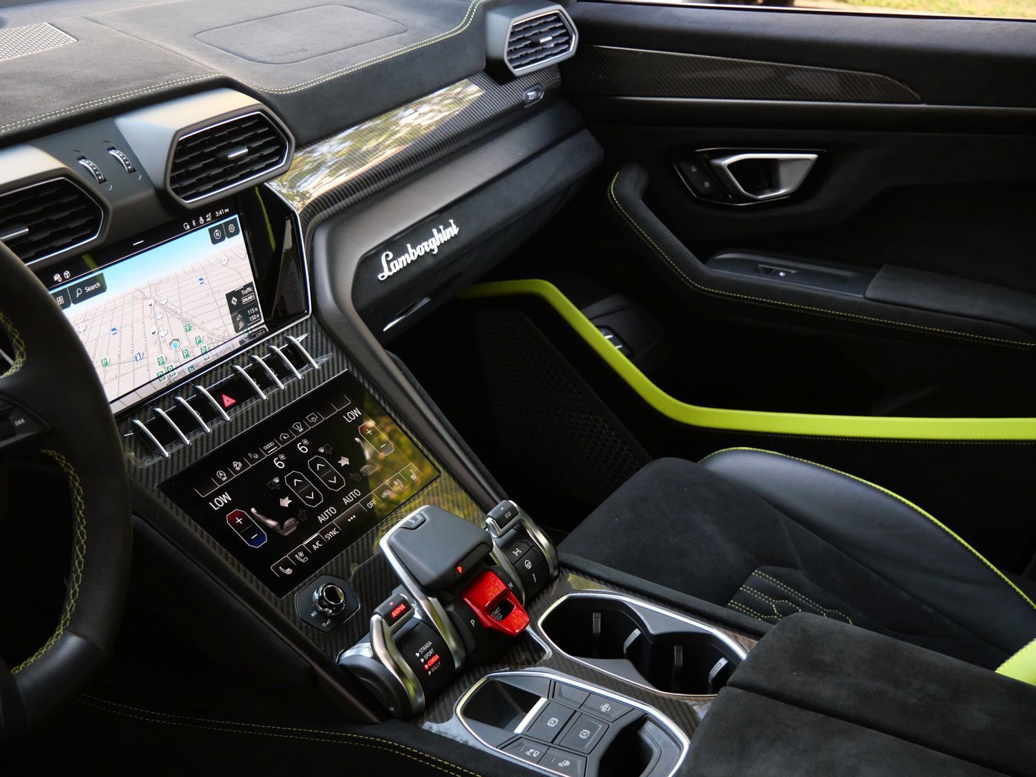 Used 2024 Lamborghini Urus Performante AWD/4WD image 30