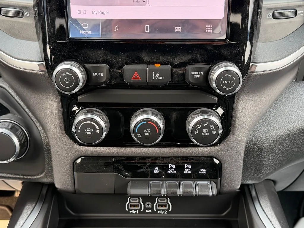 New 2026 RAM 1500 Express AWD/4WD image 32
