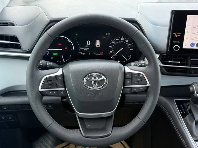 Used 2025 Toyota Sienna XLE FWD image 25