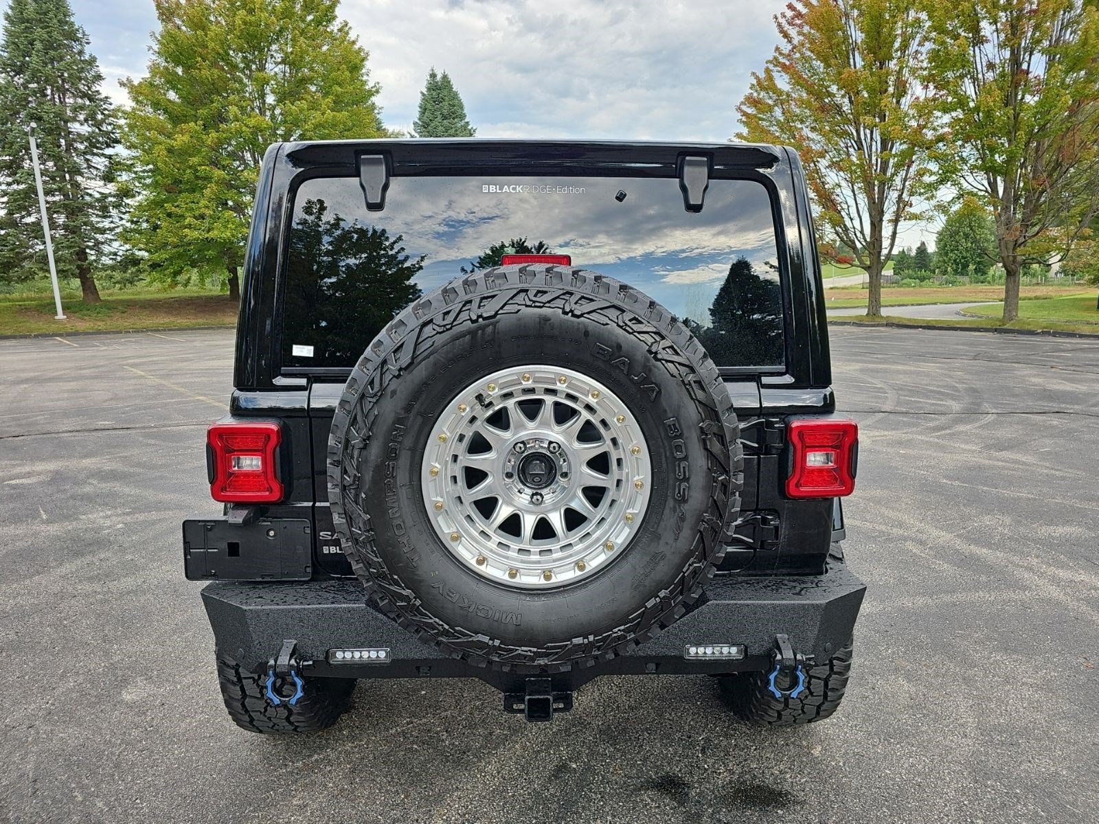 Used 2025 Jeep Wrangler Unlimited Sahara AWD/4WD image 5
