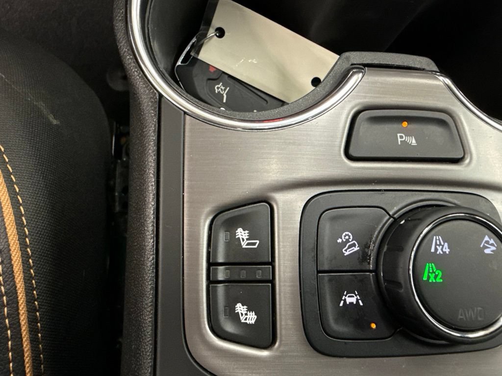 Used 2023 GMC Terrain AT4 w/ Tech Package AWD/4WD image 37
