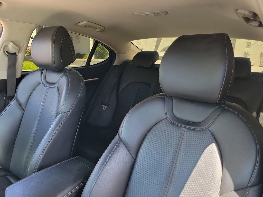 Used 2020 Genesis G70 2.0T RWD image 21