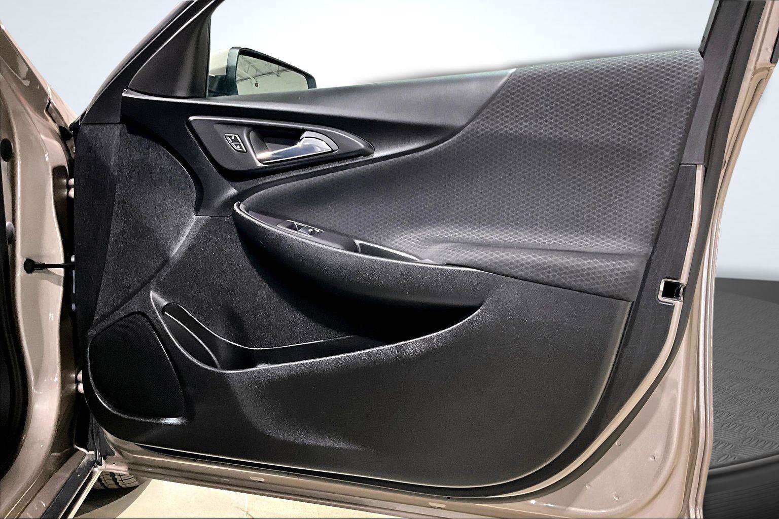 Used 2023 Chevrolet Malibu LT image 25