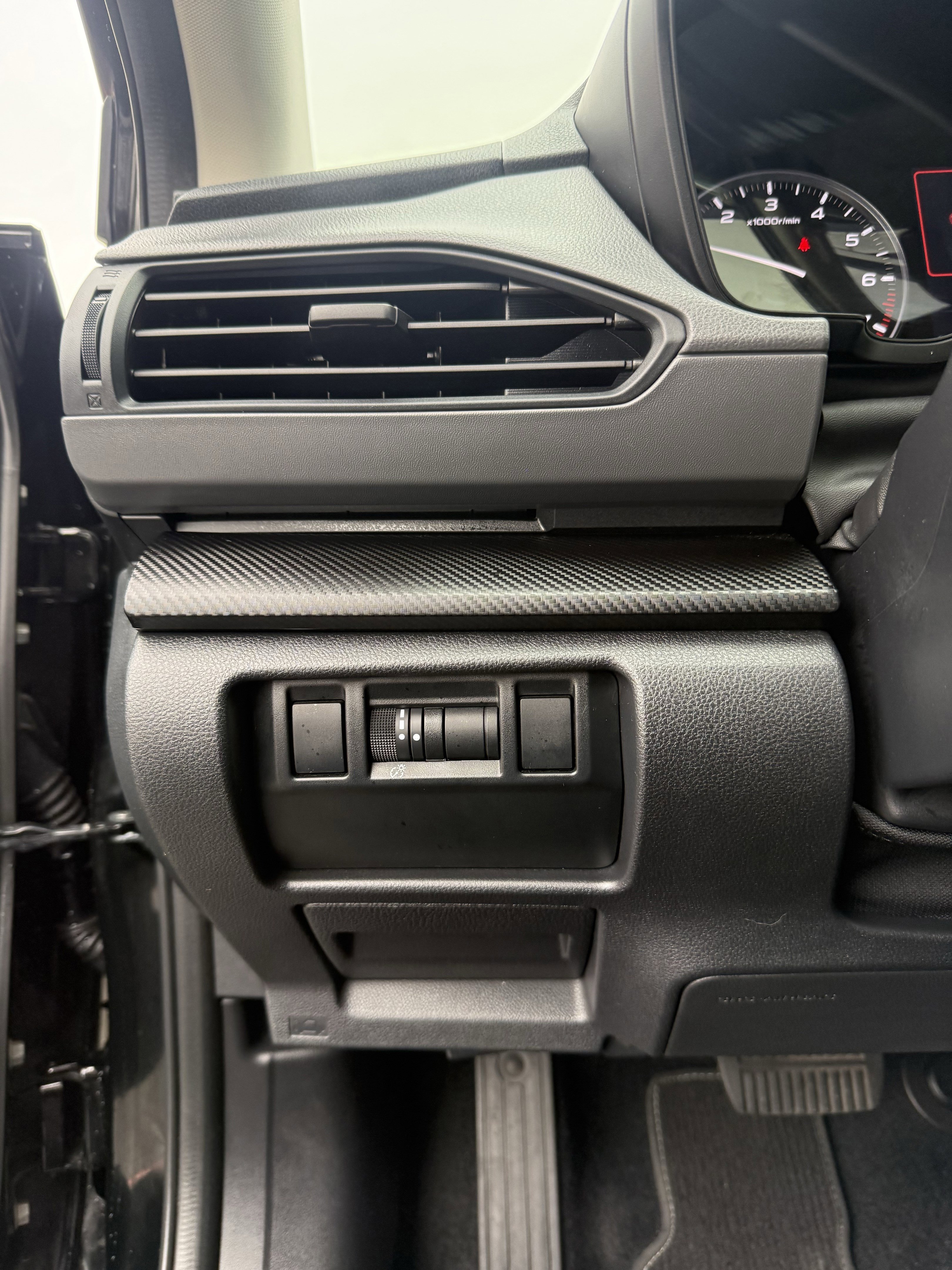 Used 2024 Subaru Crosstrek 2.0i Premium w/ Crosstrek Mirror Package image 25