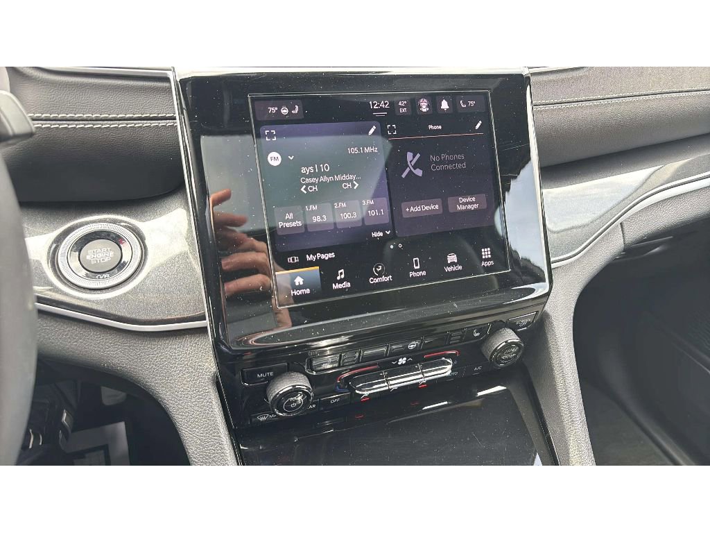 Used 2023 Jeep Grand Cherokee Altitude image 16