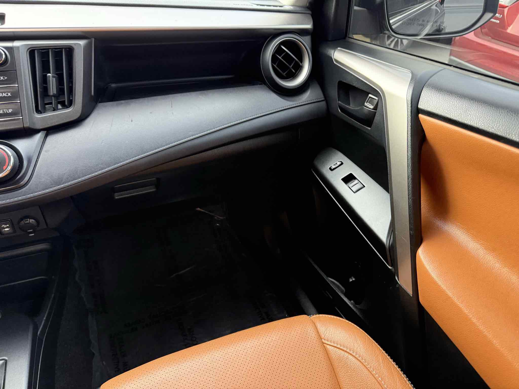 Used 2017 Toyota RAV4 LE image 59