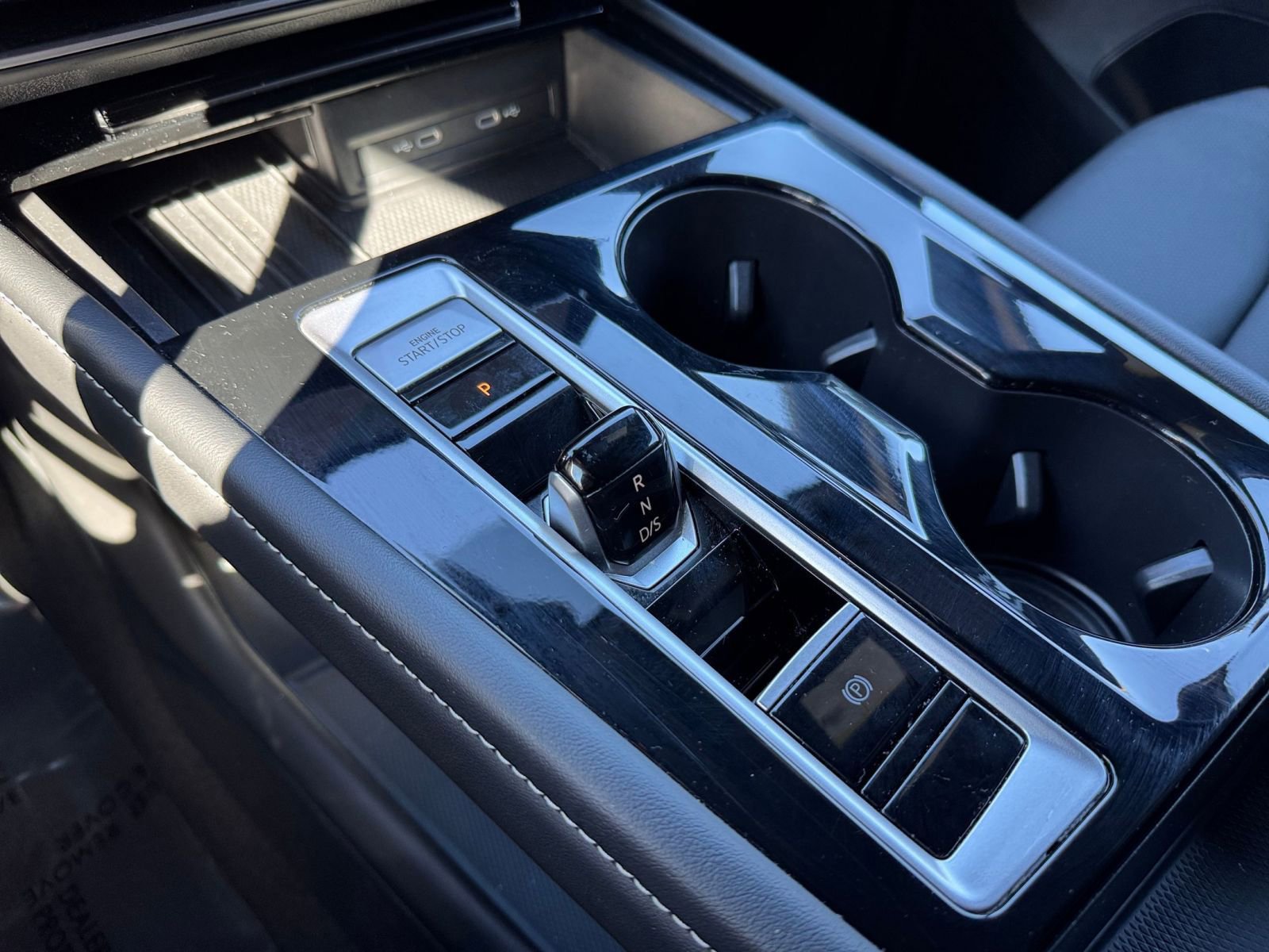 Used 2025 Volkswagen Atlas Cross Sport SE image 36