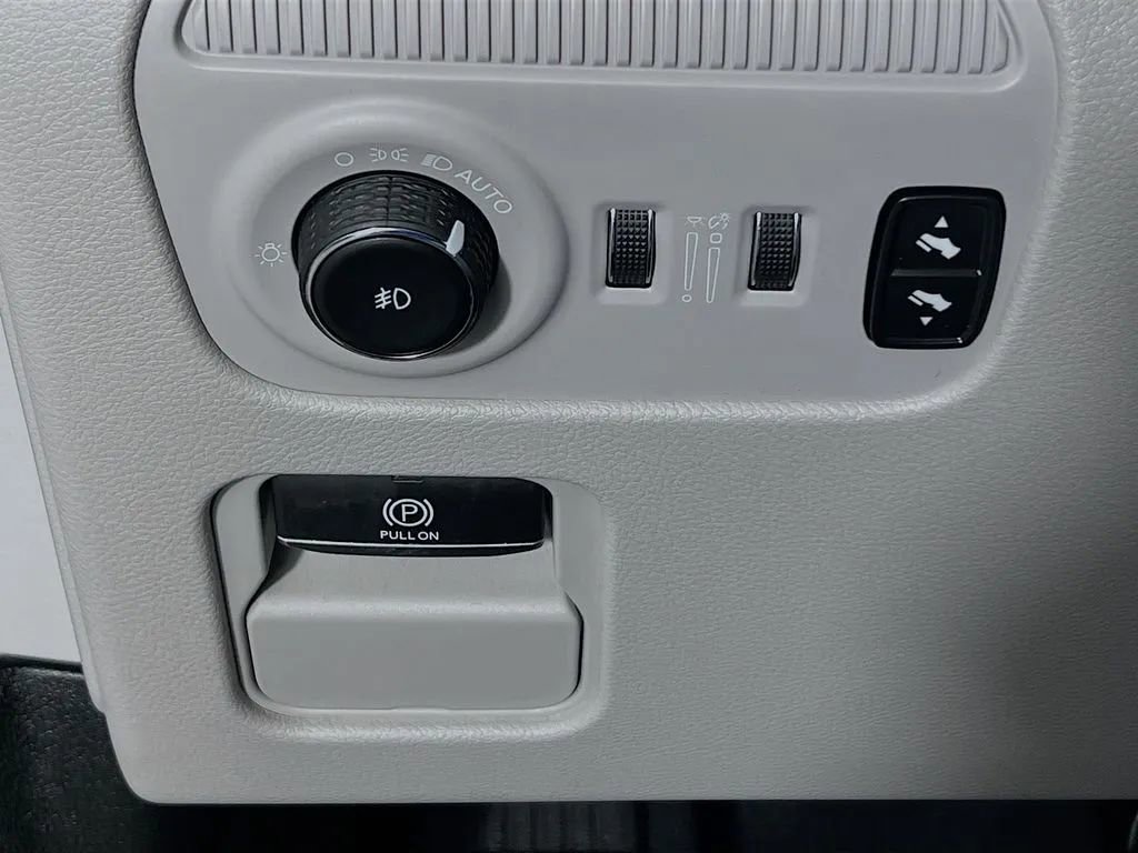 Used 2024 Jeep Wagoneer 2WD w/ Premium Group I image 11