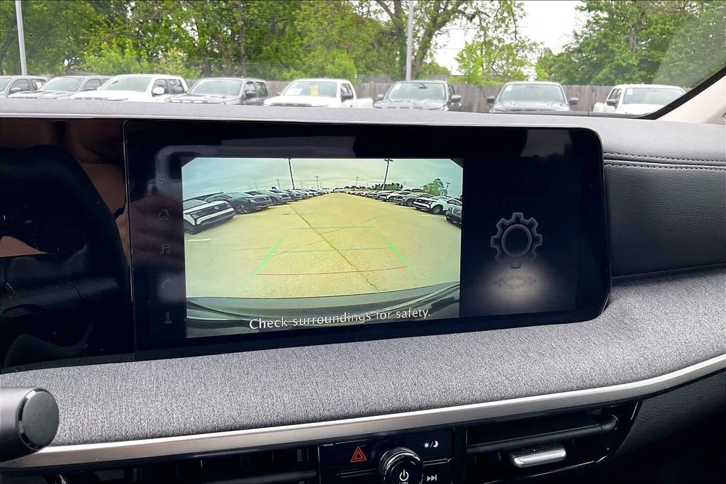 Used 2025 Nissan Kicks SV AWD/4WD image 30