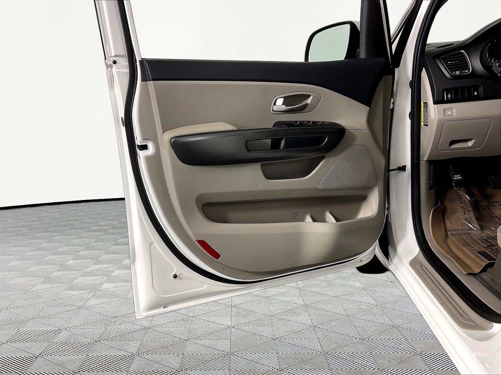 Used 2020 Kia Sedona L FWD image 20
