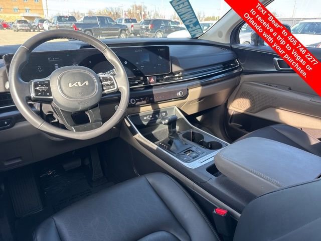 Used 2025 Kia Carnival image 12