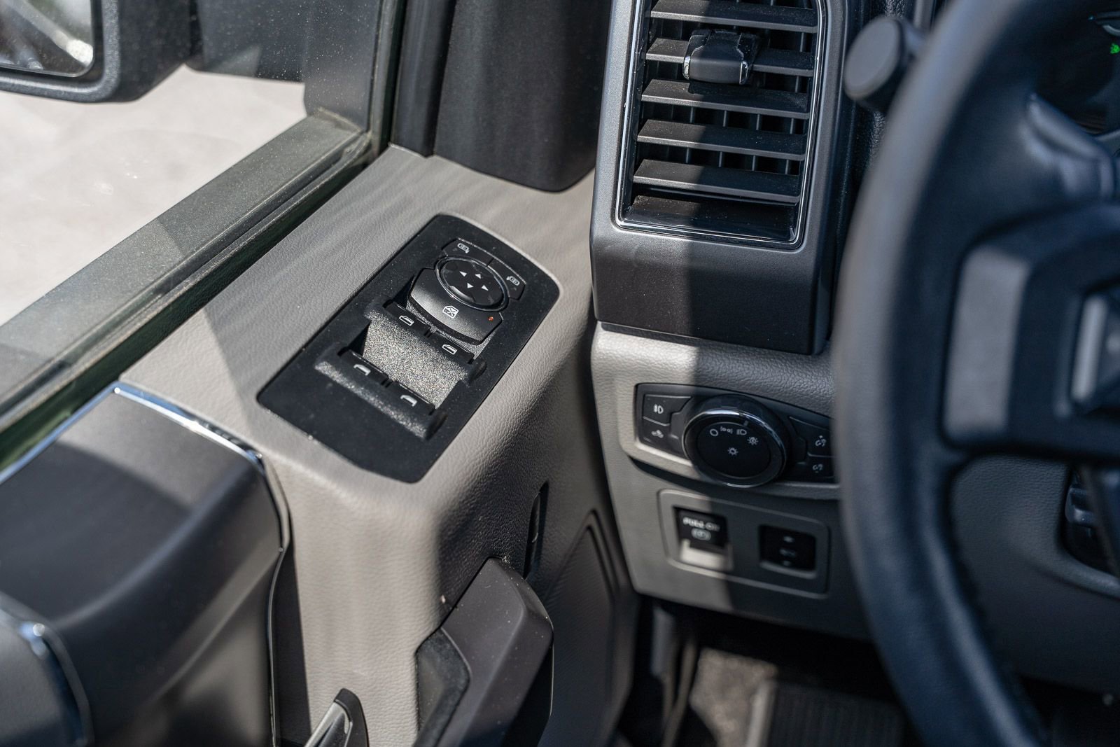 Certified 2020 Ford F150 XLT w/ Equipment Group 302A Luxury RWD image 24