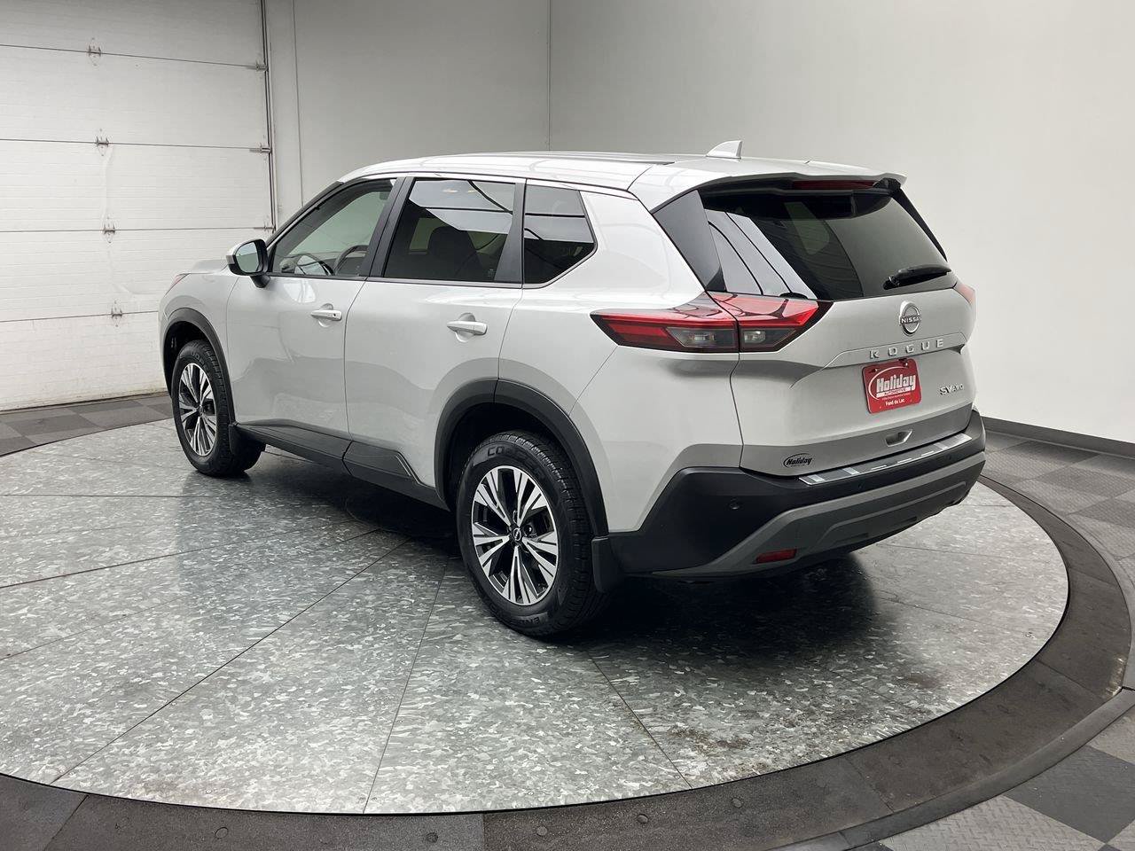 Used 2023 Nissan Rogue SV AWD/4WD image 2