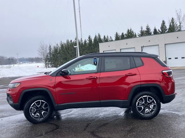 Used 2025 Jeep Compass Trailhawk image 23