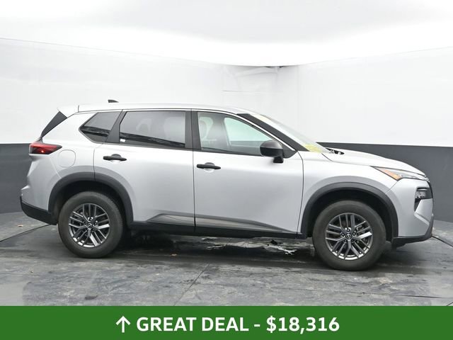 Used 2024 Nissan Rogue S image 13