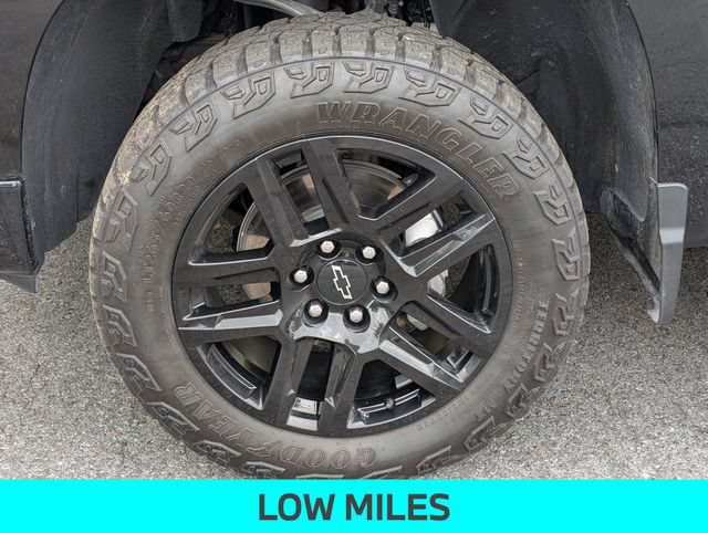 Used 2025 Chevrolet Silverado 1500 LT Trail Boss w/ LPO, Dark Essentials Package AWD/4WD image 12
