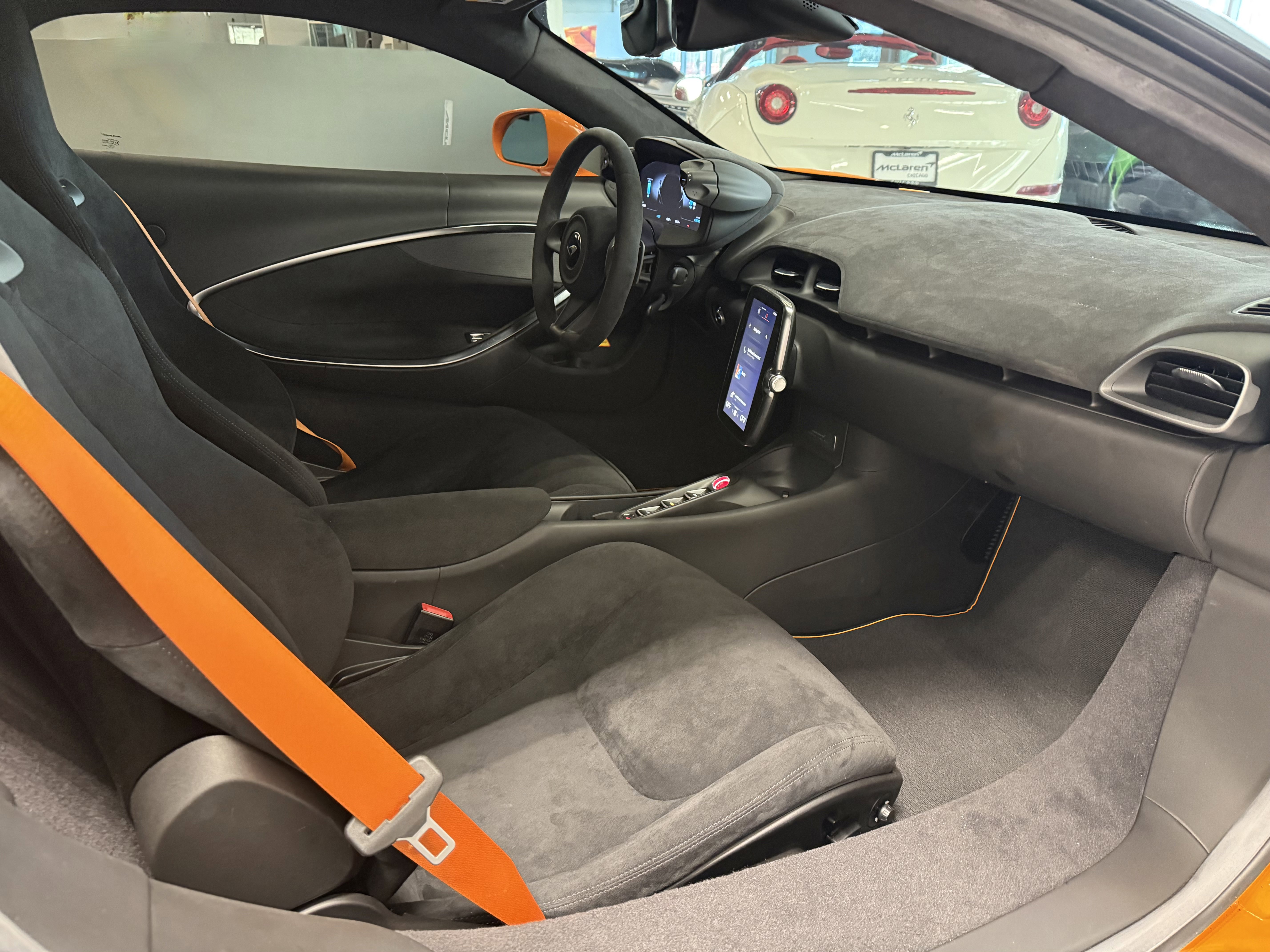 Used 2023 McLaren Artura image 18