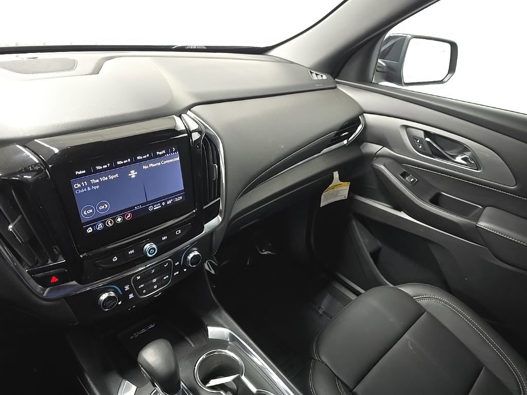 Used 2023 Chevrolet Traverse LT image 25
