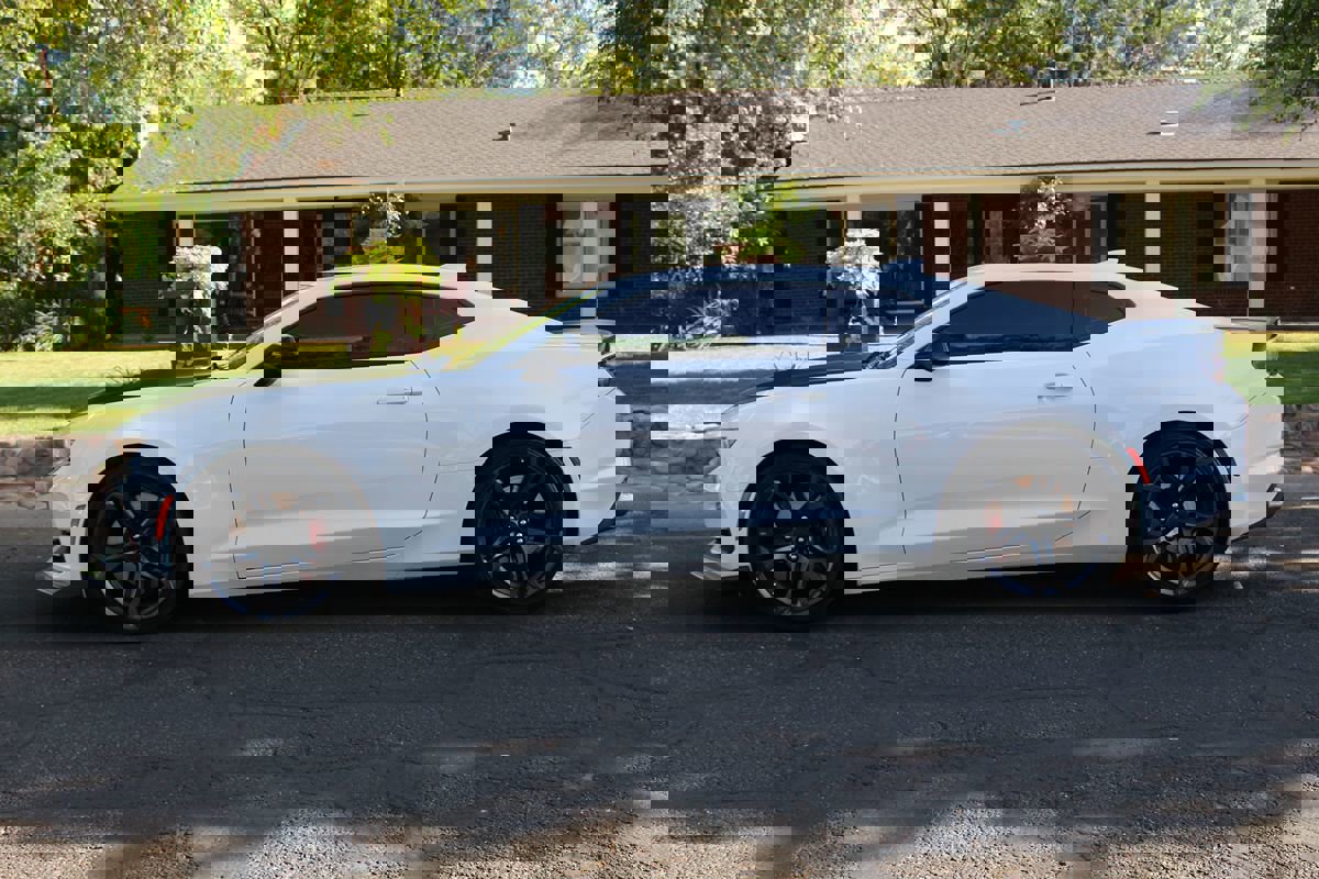 Used 2019 Chevrolet Camaro SS RWD image 2