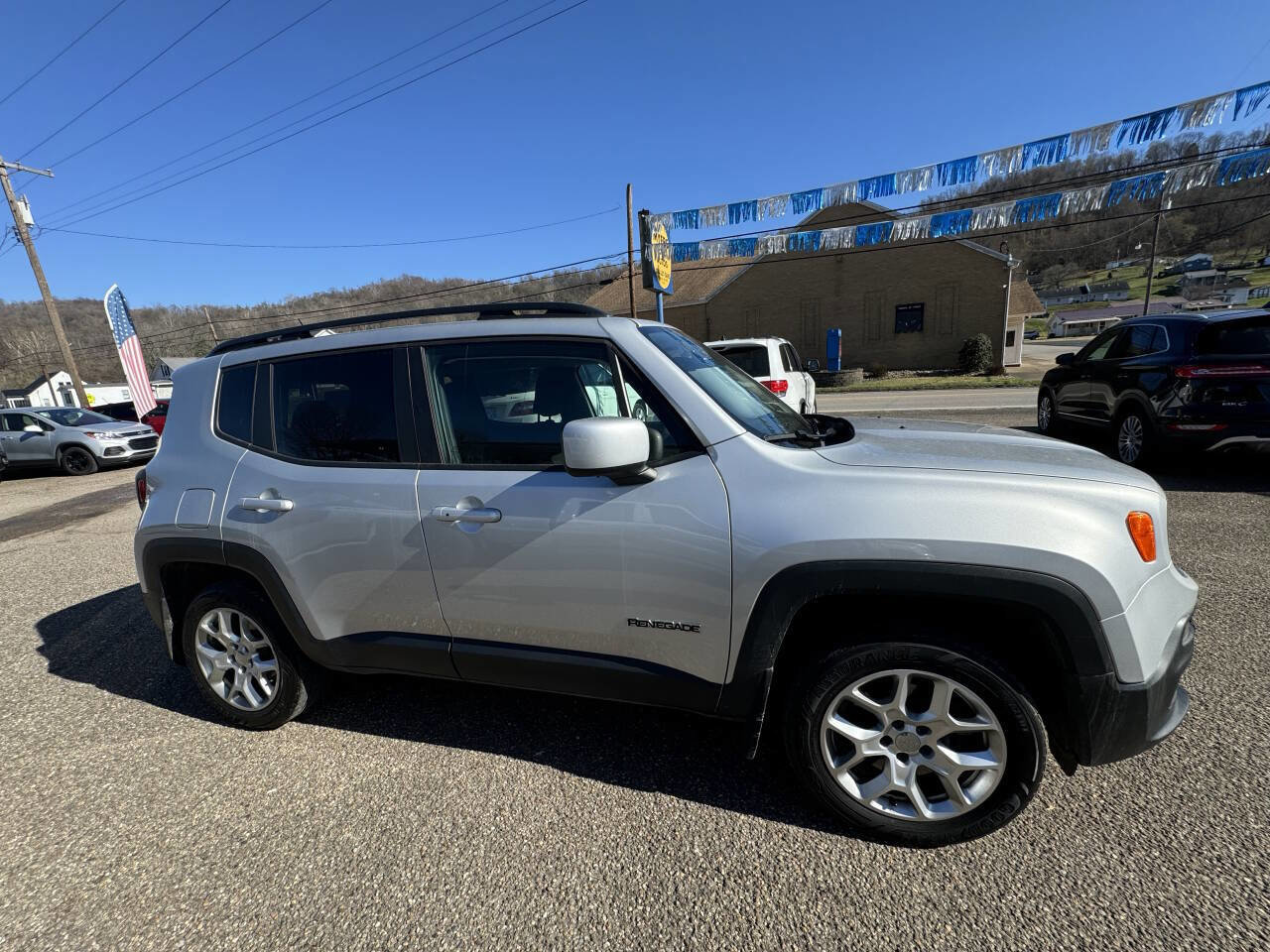 Used 2015 Jeep Renegade Latitude w/ Popular Equipment Group image 4