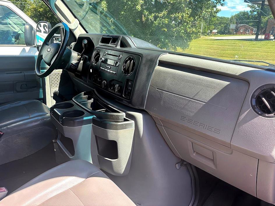 Used 2014 Ford E-350 and Econoline 350 Super Duty Wagon image 10