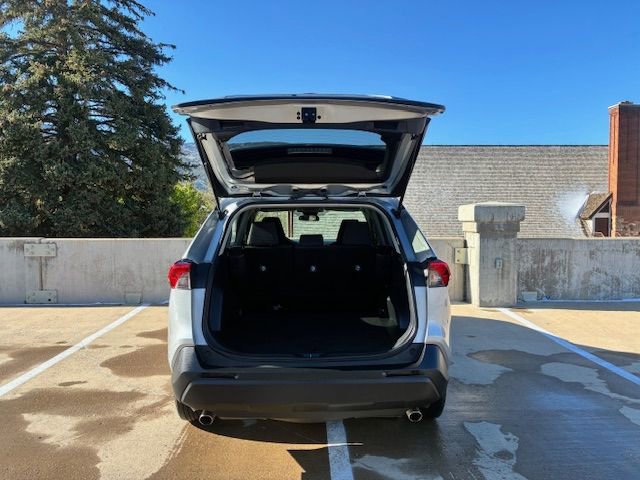 Used 2024 Toyota RAV4 LE AWD/4WD image 8