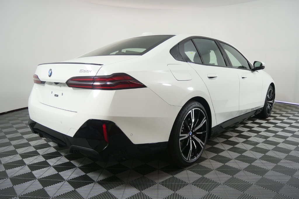 New 2027 BMW 530i w/ M Sport Package RWD image 4