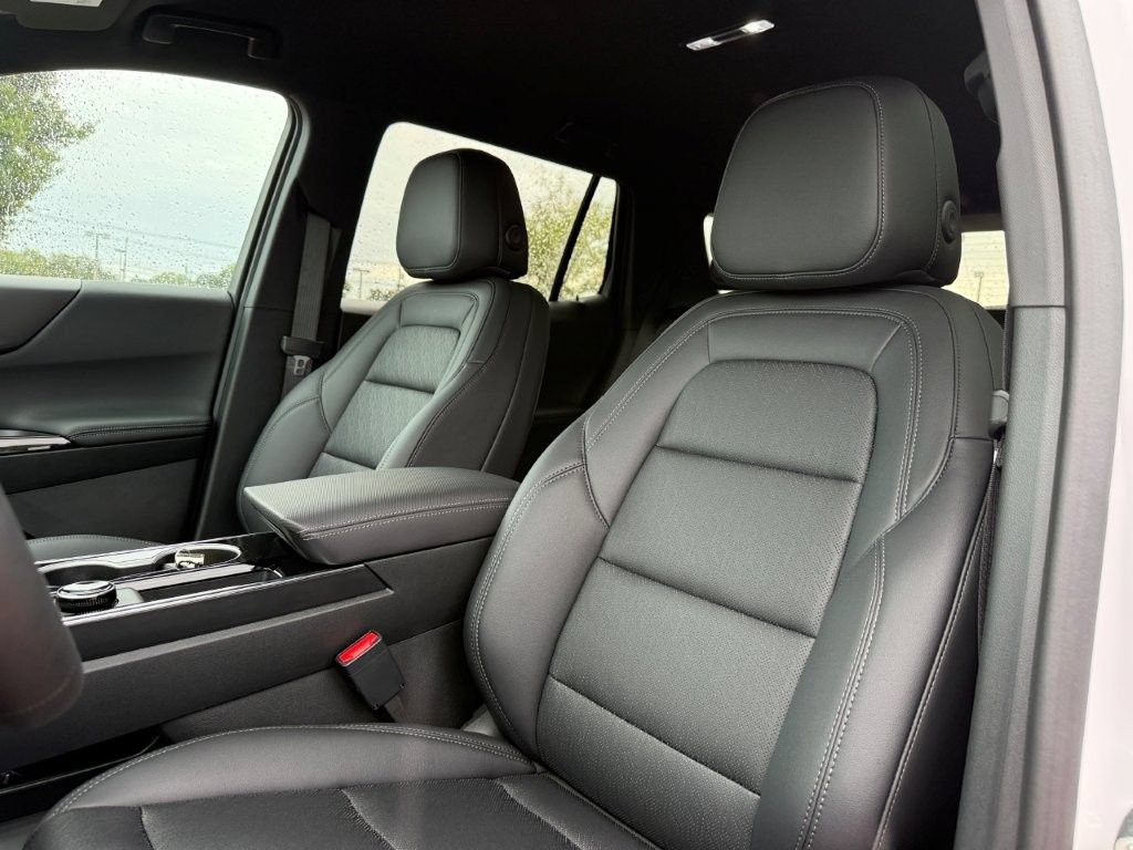 New 2027 Chevrolet Equinox LT w/ Convenience Package II FWD image 14
