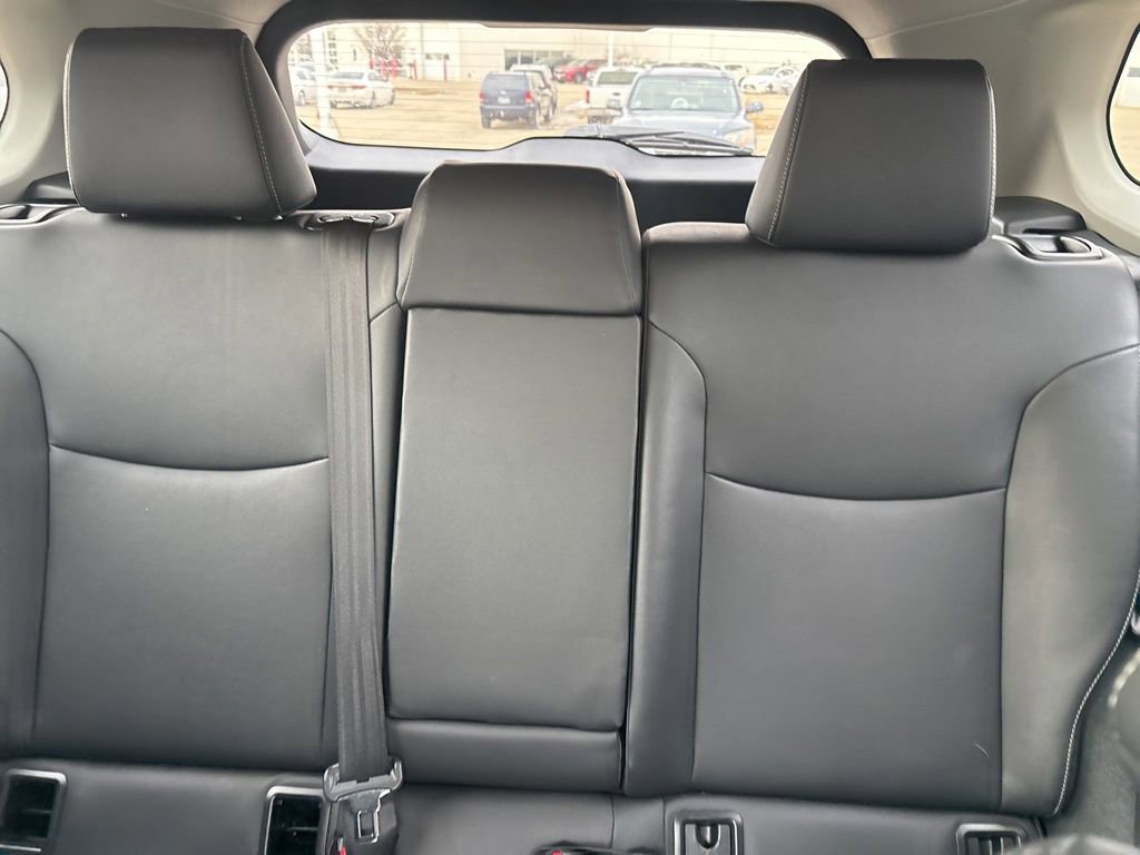 Used 2025 Toyota Corolla Cross XLE image 21