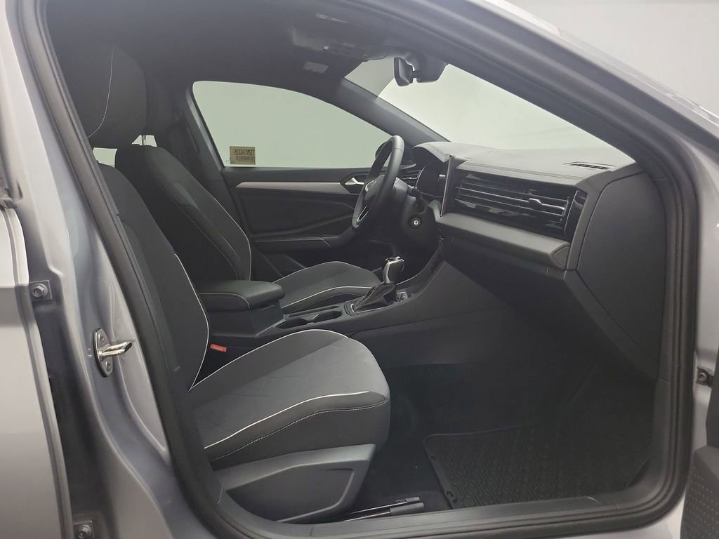 Used 2025 Volkswagen Jetta Sport image 23