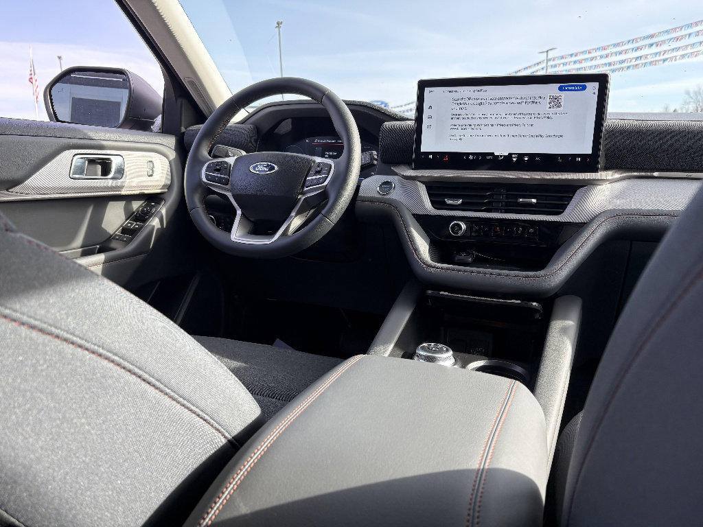 Used 2025 Ford Explorer Active image 26