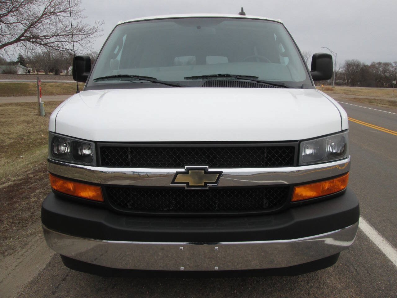 Used 2018 Chevrolet Express 3500 LT w/ LT Preferred Equipment Group RWD image 5