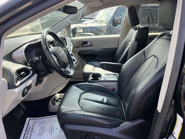 Certified 2021 Chrysler Pacifica Touring-L w/ Uconnect Theater Family Group FWD image 15