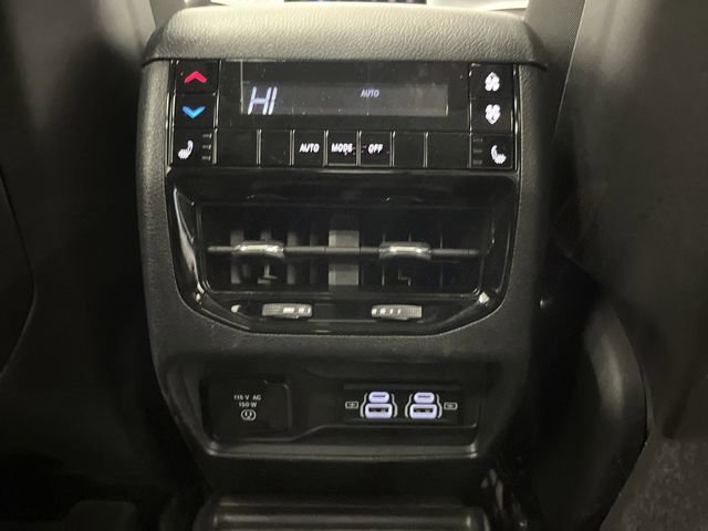 Used 2023 Jeep Grand Cherokee L Limited image 34