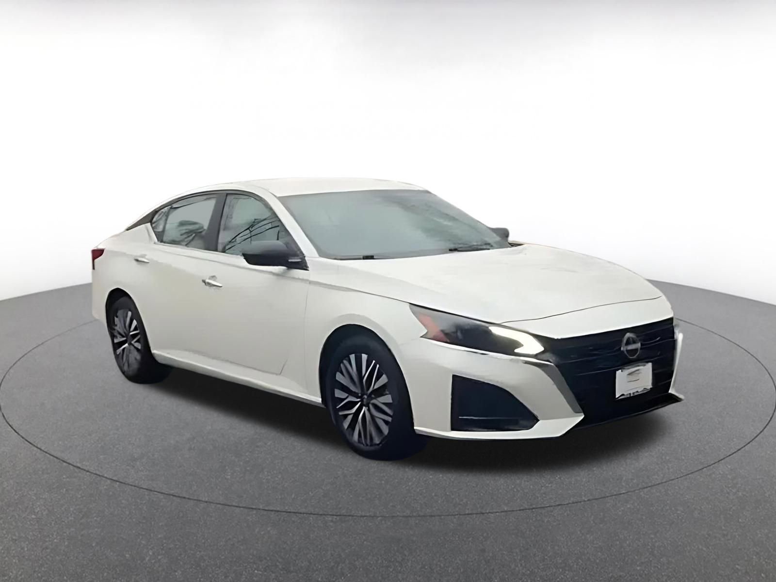 Used 2025 Nissan Altima 2.5 SV image 3