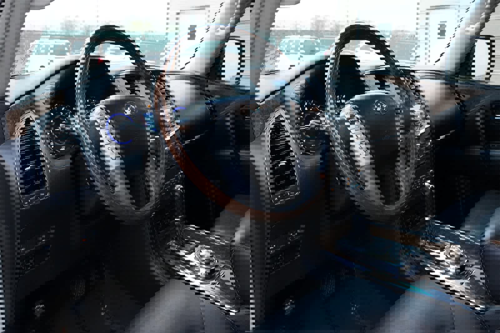 Used 2015 INFINITI QX80 Luxe w/ 22" Wheel Package image 16